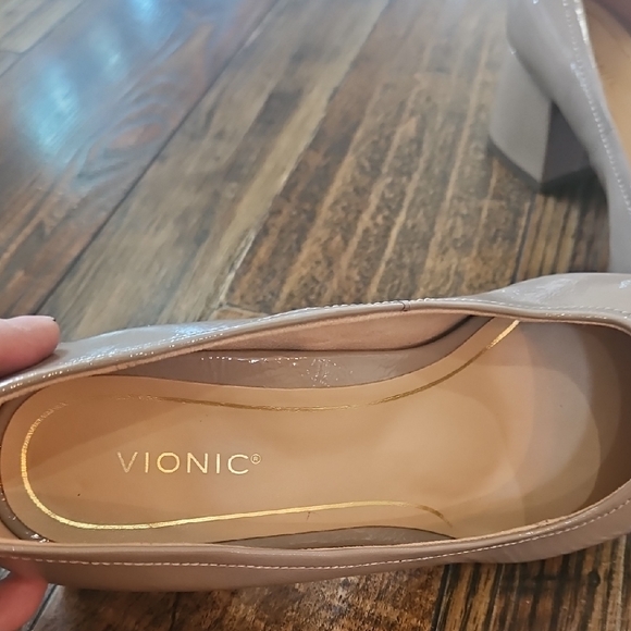 New Vionic Women's Patent Leather Chunky Heel Pumps - Picture 2 of 13